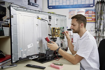 TV-Reparatur in der Werkstatt